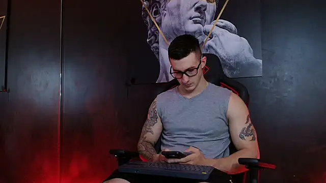 JacksonOlsenn online show from November 3, 9:07 pm