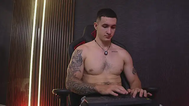 JacksonOlsenn online show from March 31, 8:55 pm