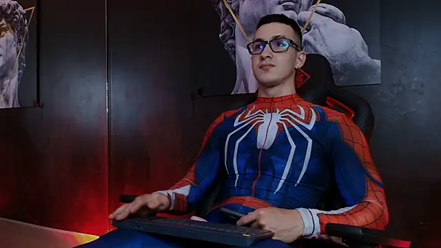 JacksonOlsenn online show from October 31, 9:11 pm