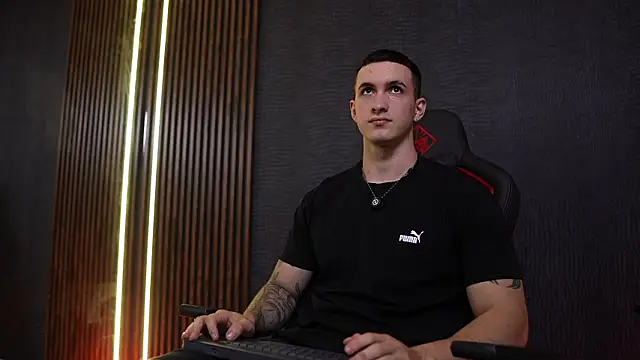 JacksonOlsenn online show from February 25, 9:03 pm