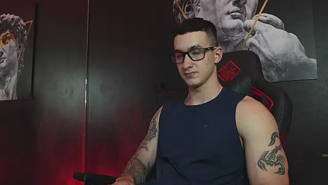 JacksonOlsenn online show from November 4, 9:07 pm