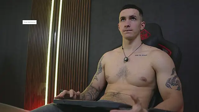 JacksonOlsenn online show from February 5, 8:37 pm