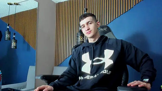 JacksonOlsenn online show from February 26, 11:54 am