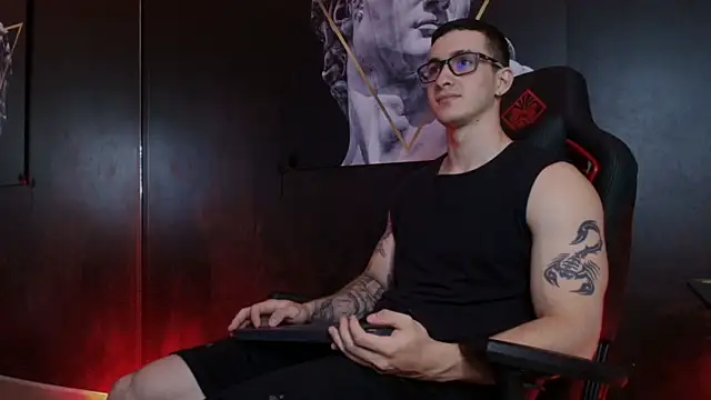 JacksonOlsenn online show from October 27, 8:43 pm