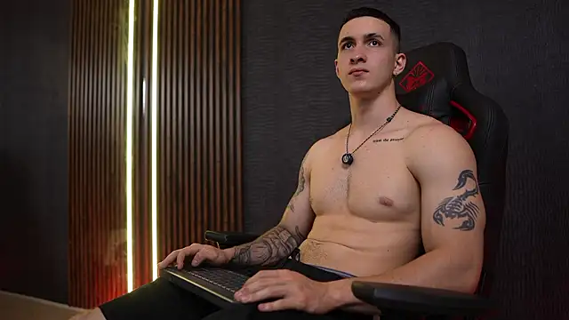 JacksonOlsenn online show from February 17, 8:50 pm