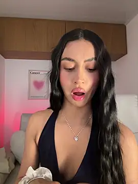 Snapshot of maddy_bronw_ chatting on October 29, 11:36 pm maddy bronw online show from October 29, 11:36 pm