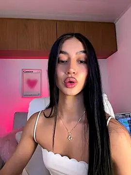 maddy bronw  online show from September 15, 10:32 pm