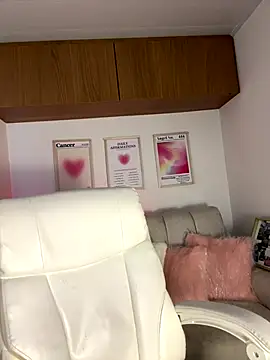 Snapshot of maddy_bronw_ chatting on November 28, 9:15 pm maddy bronw online show from November 28, 9:15 pm