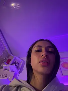 Snapshot of maddy_bronw_ chatting on November 14, 10:35 pm maddy bronw online show from November 14, 10:35 pm