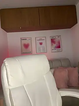 Snapshot of maddy_bronw_ chatting on November 11, 12:16 am maddy bronw online show from November 11, 12:16 am