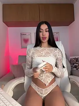 maddy bronw  online show from April 13, 10:14 pm