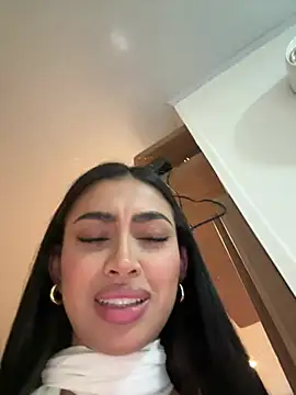 Snapshot of maddy_bronw_ chatting on May 19, 1:56 am maddy bronw online show from May 19, 1:56 am