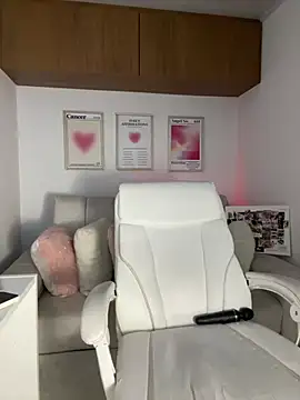 Snapshot of maddy_bronw_ chatting on June 15, 10:20 pm maddy bronw online show from June 15, 10:20 pm