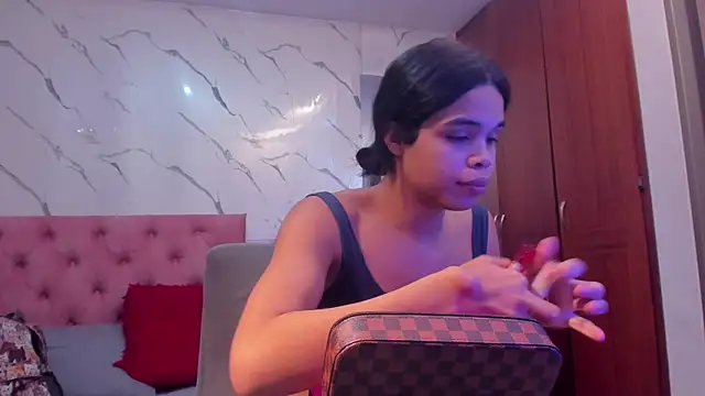 evelyn wine online show from November 18, 8:56 pm