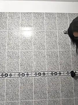 evelyn wine online show from November 25, 6:30 pm