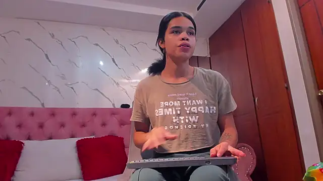 evelyn wine online show from November 11, 10:10 am