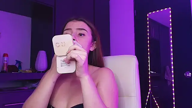 TinaJonnes  online show from April 14, 6:40 am