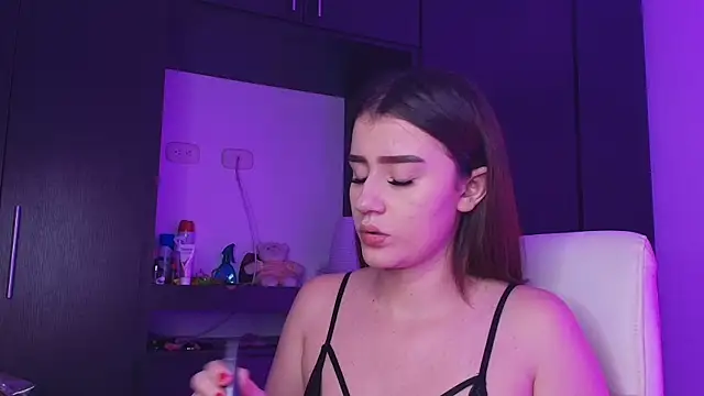 TinaJonnes  online show from June 25, 4:43 am