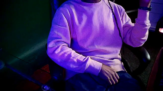 Snapshot of ChrisHarperBBC chatting on March 3, 4:00 am ChrisHarperBBC online show from March 3, 4:00 am