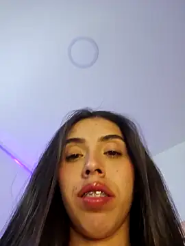 Snapshot of sharondeluxe1 chatting on April 25, 4:37 am sharondeluxe1 online show from April 25, 4:37 am