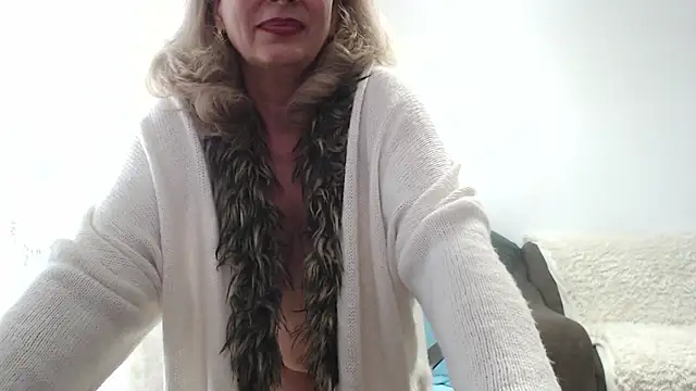 Snapshot of cecylya4u chatting on October 5, 11:45 am cecylya4u online show from October 5, 11:45 am
