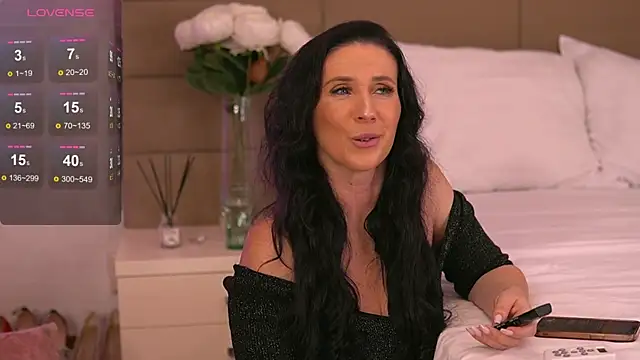 Snapshot of KyraCase chatting on November 6, 7:18 pm KyraCase online show from November 6, 7:18 pm