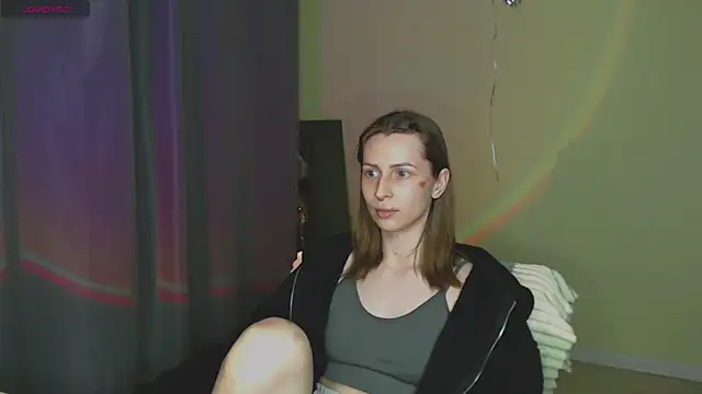OaklynDobson online show from September 25, 5:30 pm