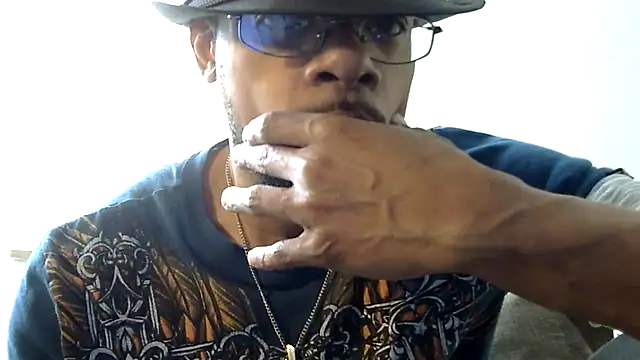 Snapshot of WhiskeyWood_DuhGOD chatting on February 17, 5:44 pm WhiskeyWood DuhGOD online show from February 17, 5:44 pm