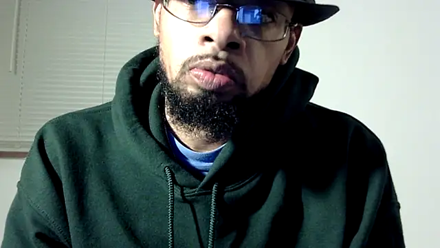 Snapshot of WhiskeyWood_DuhGOD chatting on February 11, 2:25 am WhiskeyWood DuhGOD online show from February 11, 2:25 am