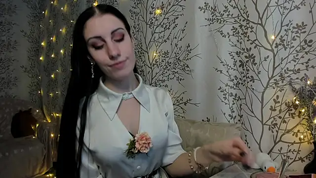 Mary0Lou online show from December 15, 9:03 am