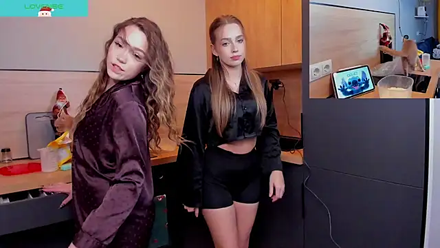 Evia r0se online show from December 19, 5:48 pm