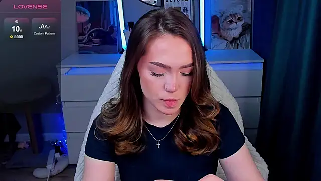 Evia r0se online show from April 21, 9:38 am