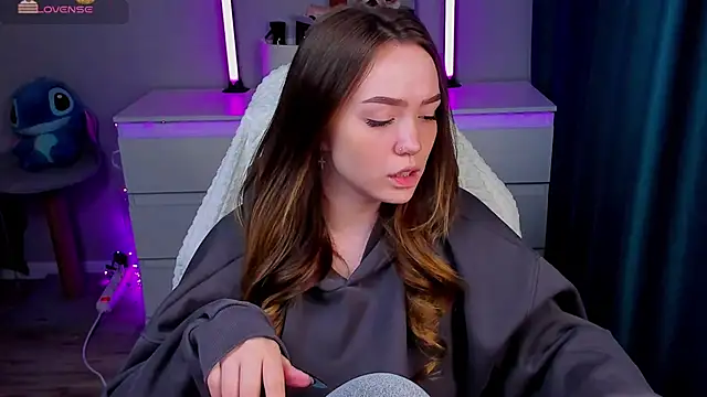 Evia r0se online show from March 26, 5:50 am