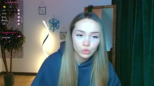 Snapshot of Evia_r0se chatting on January 3, 11:25 am Evia r0se online show from January 3, 11:25 am