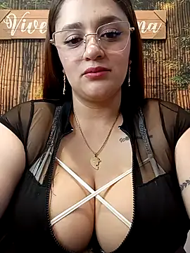 hanna-a online show from July 10, 3:56 pm