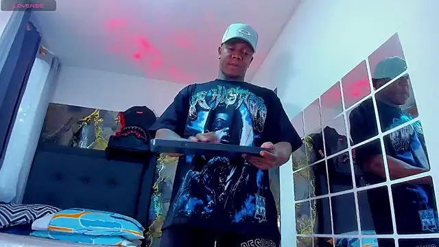 ronnie 7777 online show from April 14, 7:52 pm