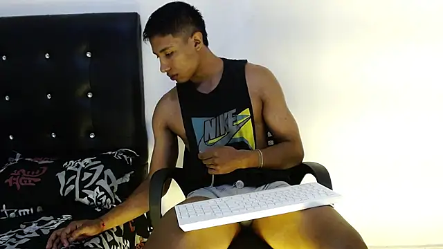 Snapshot of JacksonCooper1 chatting on January 24, 11:34 pm JacksonCooper1 online show from January 24, 11:34 pm