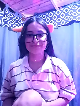 Luciauy online show from December 3, 6:44 pm