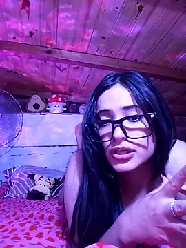 Luciauy online show from December 4, 11:30 pm