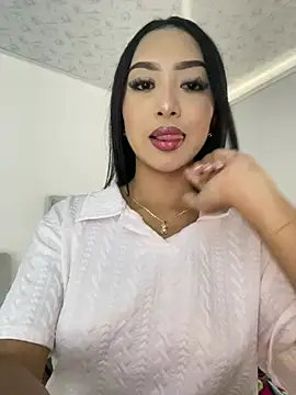 SOPHIACANDY19  online show from May 31, 9:48 pm