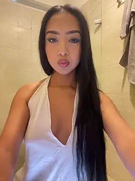 SOPHIACANDY19  online show from June 14, 9:49 pm