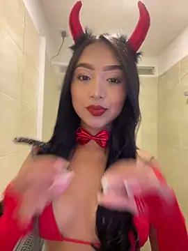 SOPHIACANDY19  online show from October 31, 10:38 pm