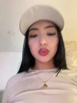 SOPHIACANDY19  online show from May 9, 12:25 am