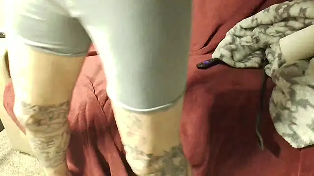 overaveragefreak4you online show from December 14, 9:59 am