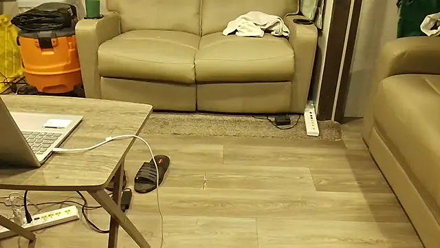 overaveragefreak4you online show from February 17, 4:43 am