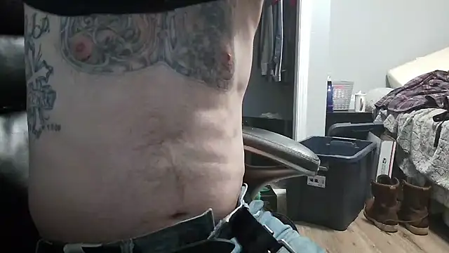 overaveragefreak4you online show from February 14, 8:21 am