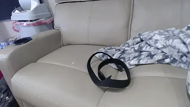 overaveragefreak4you online show from February 5, 10:05 pm