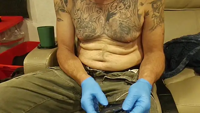 overaveragefreak4you online show from March 13, 6:24 pm