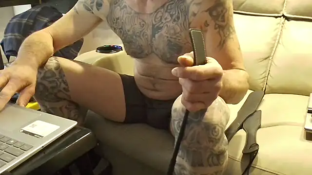 overaveragefreak4you online show from January 8, 6:47 pm