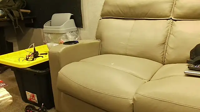 overaveragefreak4you online show from January 9, 9:05 am